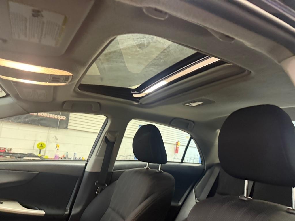 Toyota Corolla S 5-Speed MT 2013