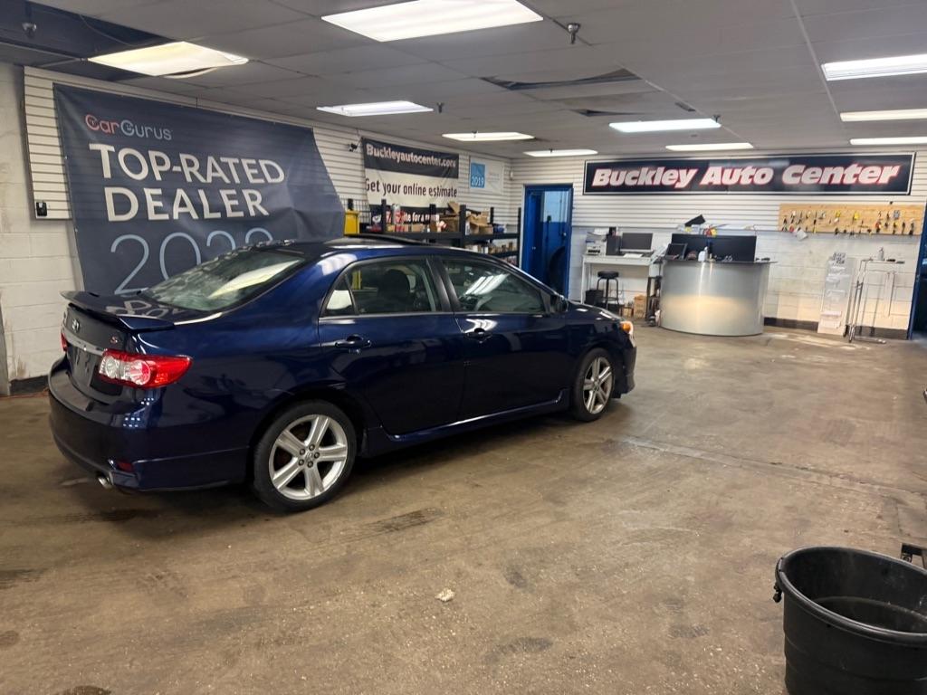 Toyota Corolla S 5-Speed MT 2013