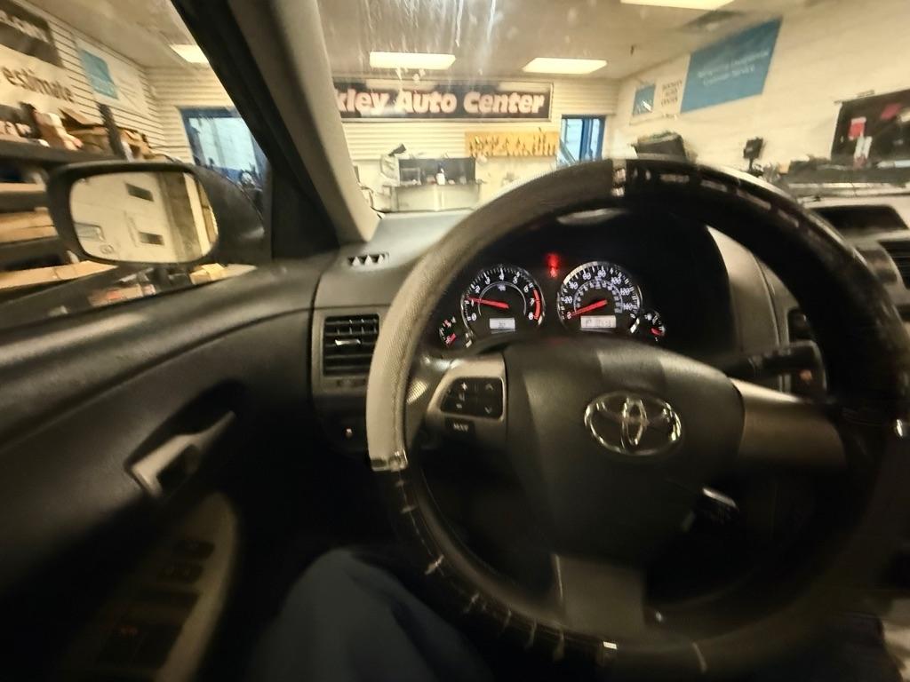 Toyota Corolla S 5-Speed MT 2013