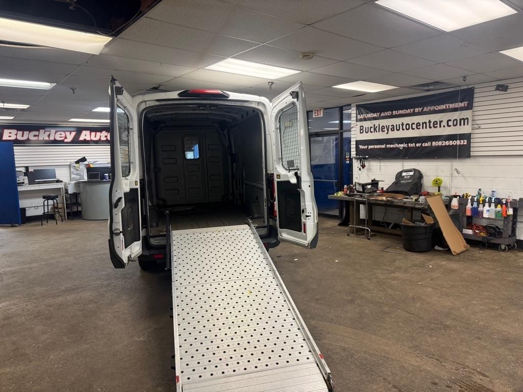 Ford Transit 150 Van Med. Roof w/Sliding Pass. 148-in. WB 2018