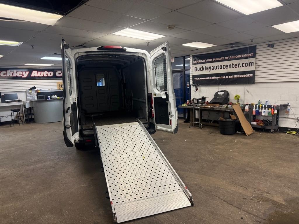 Ford Transit 150 Van Med. Roof w/Sliding Pass. 148-in. WB 2018