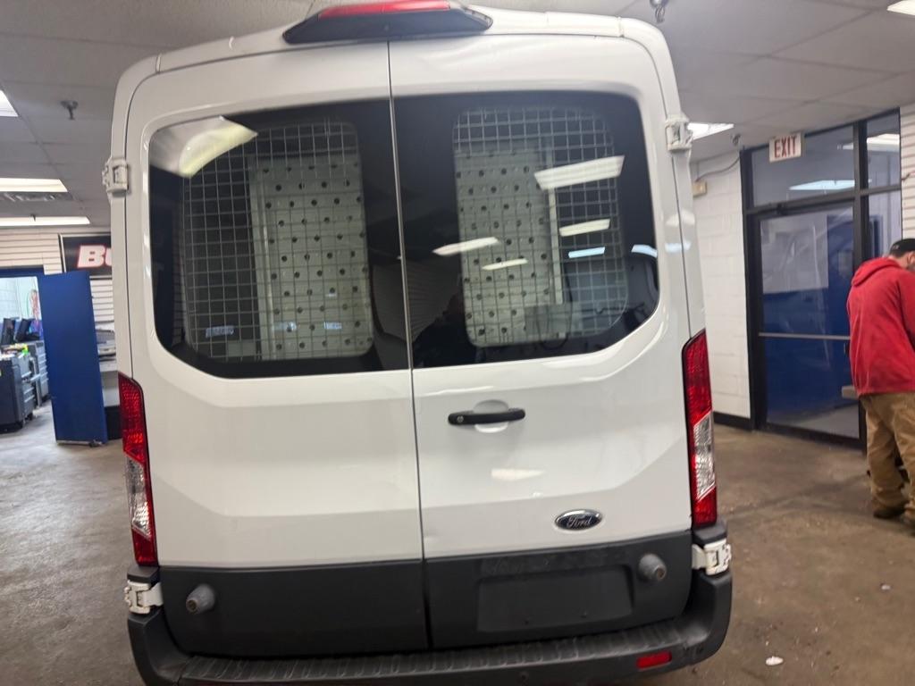 Ford Transit 150 Van Med. Roof w/Sliding Pass. 148-in. WB 2018