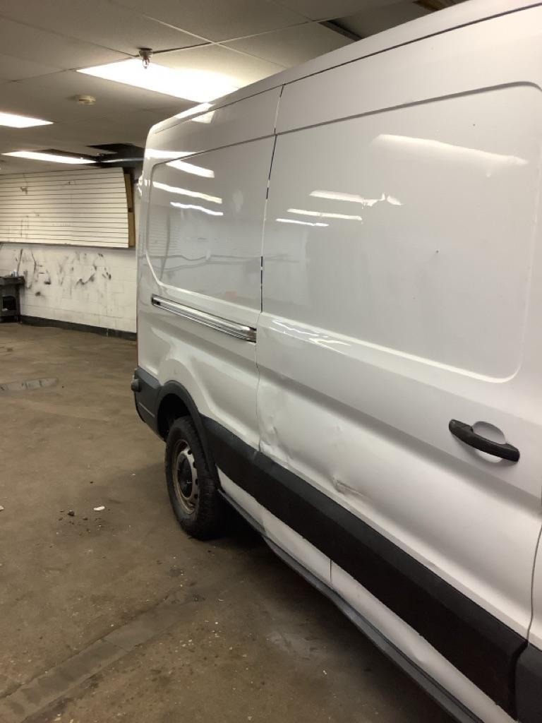 Ford Transit 150 Van Med. Roof w/Sliding Pass. 148-in. WB 2018