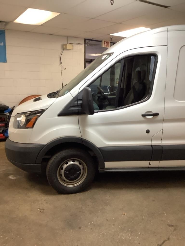 Ford Transit 150 Van Med. Roof w/Sliding Pass. 148-in. WB 2018