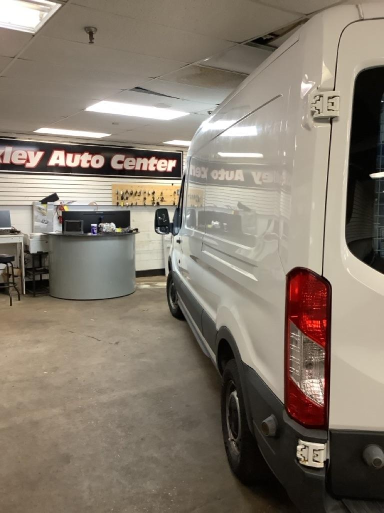 Ford Transit 150 Van Med. Roof w/Sliding Pass. 148-in. WB 2018