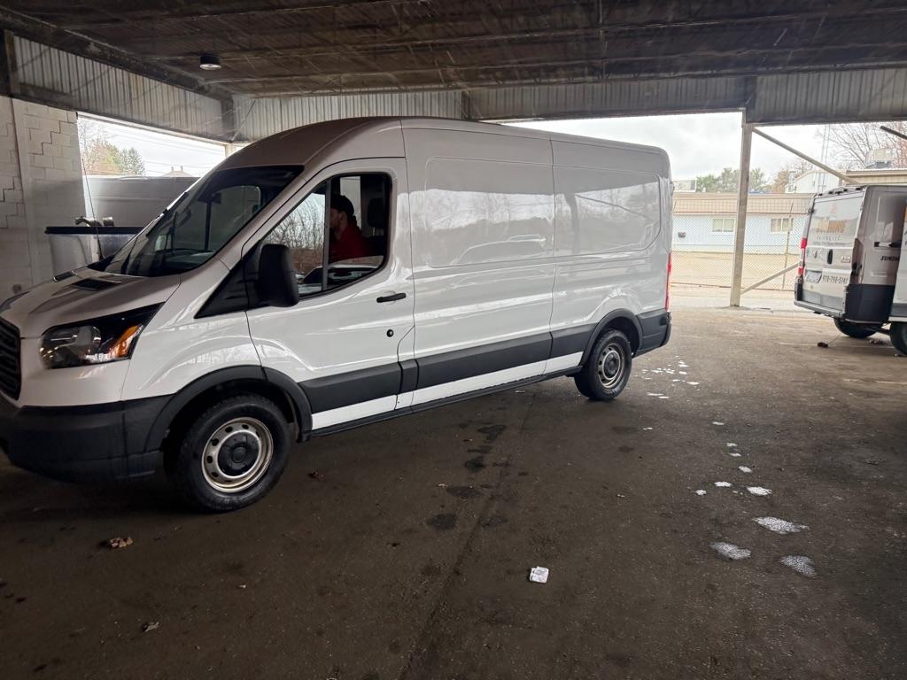 Ford Transit 150 Van Med. Roof w/Sliding Pass. 148-in. WB 2018
