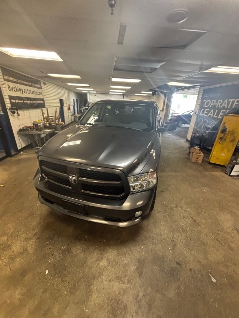 RAM 1500 Tradesman Crew Cab SWB 4WD 2017