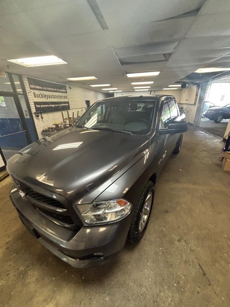 RAM 1500 Tradesman Crew Cab SWB 4WD 2017