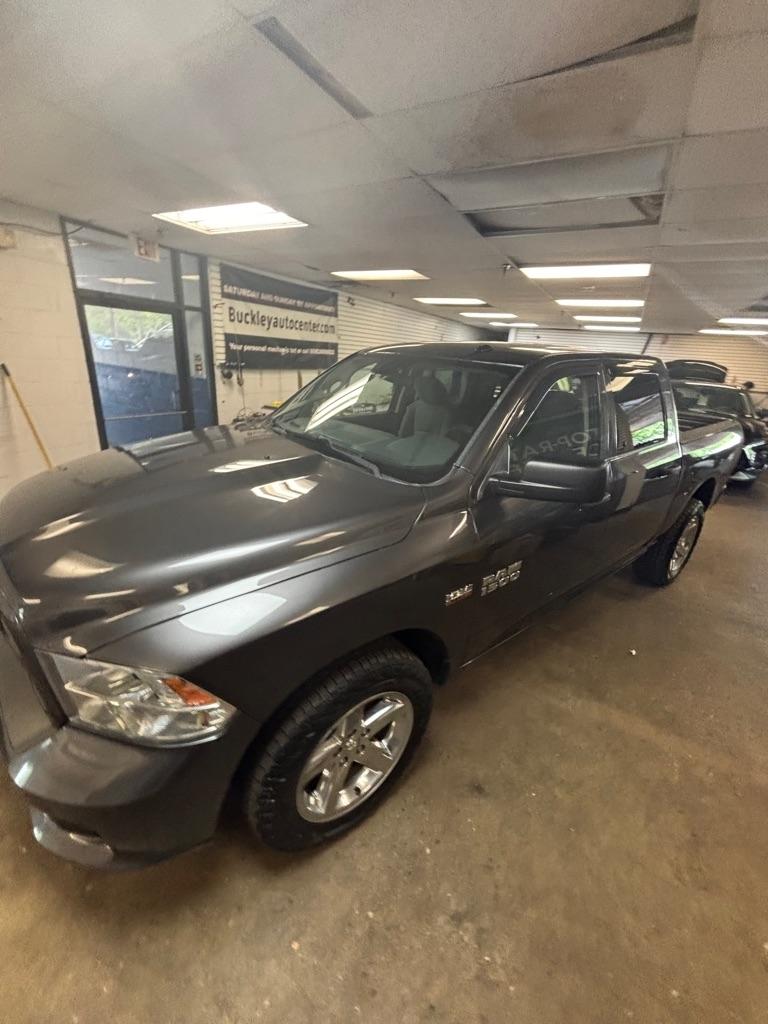 RAM 1500 Tradesman Crew Cab SWB 4WD 2017