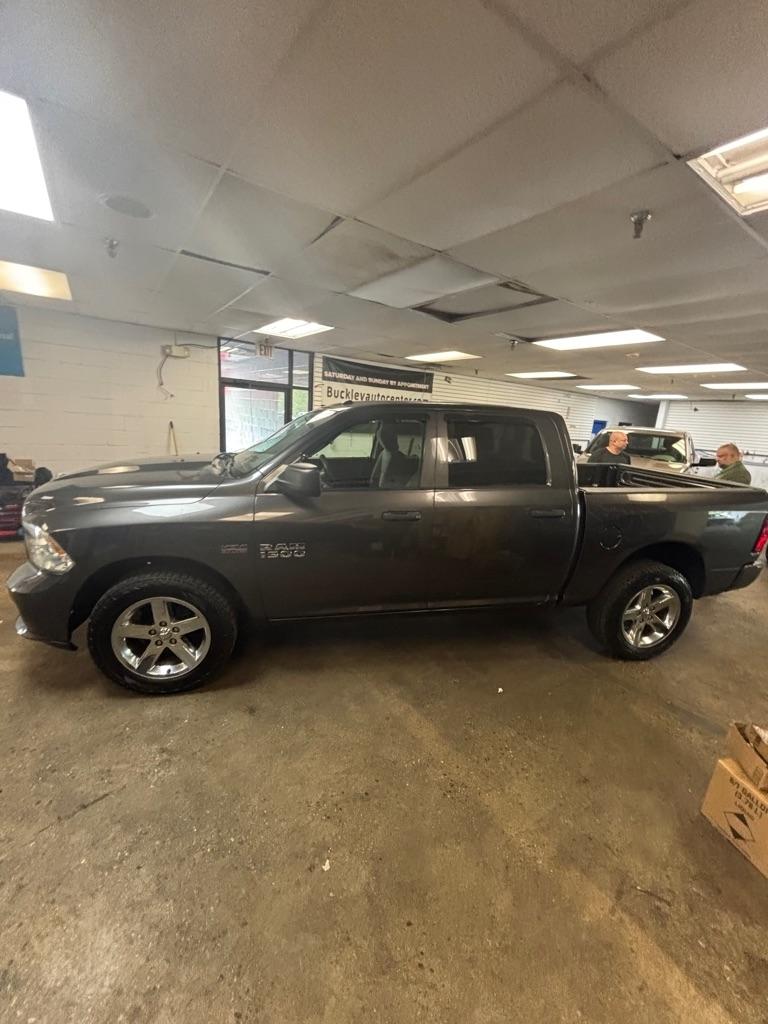 RAM 1500 Tradesman Crew Cab SWB 4WD 2017