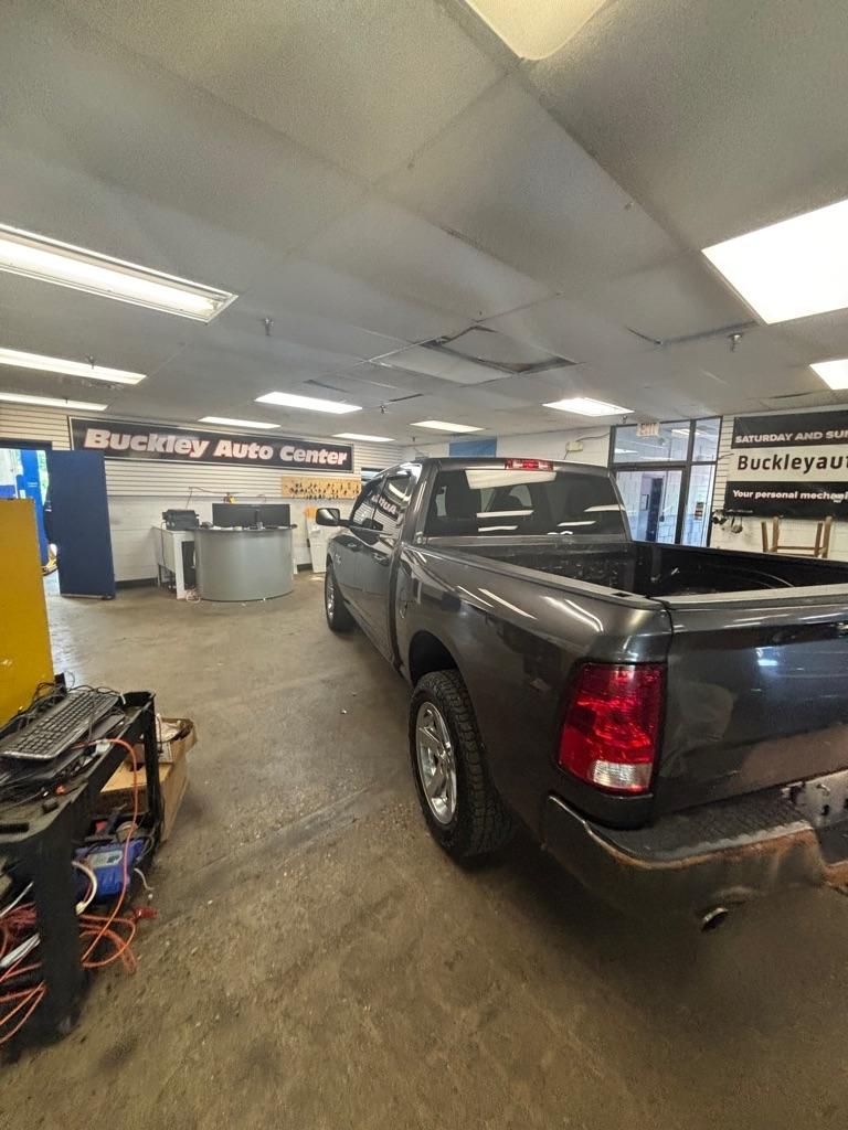 RAM 1500 Tradesman Crew Cab SWB 4WD 2017