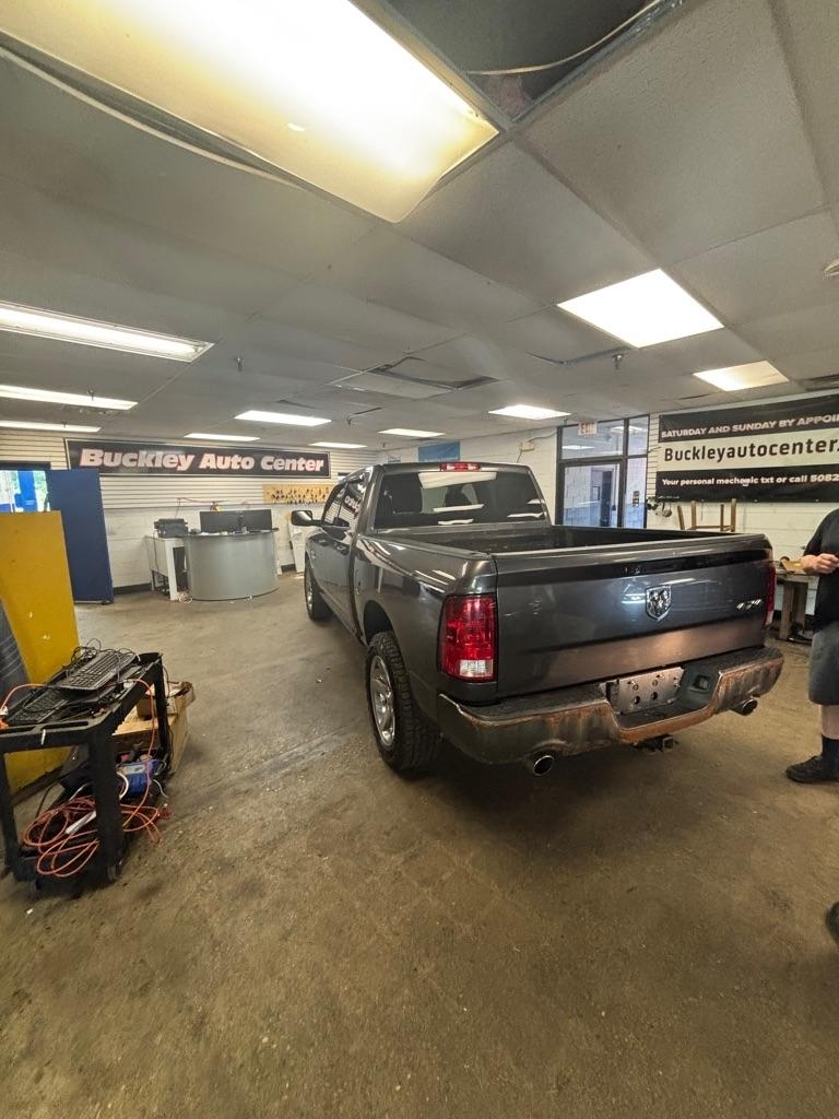 RAM 1500 Tradesman Crew Cab SWB 4WD 2017