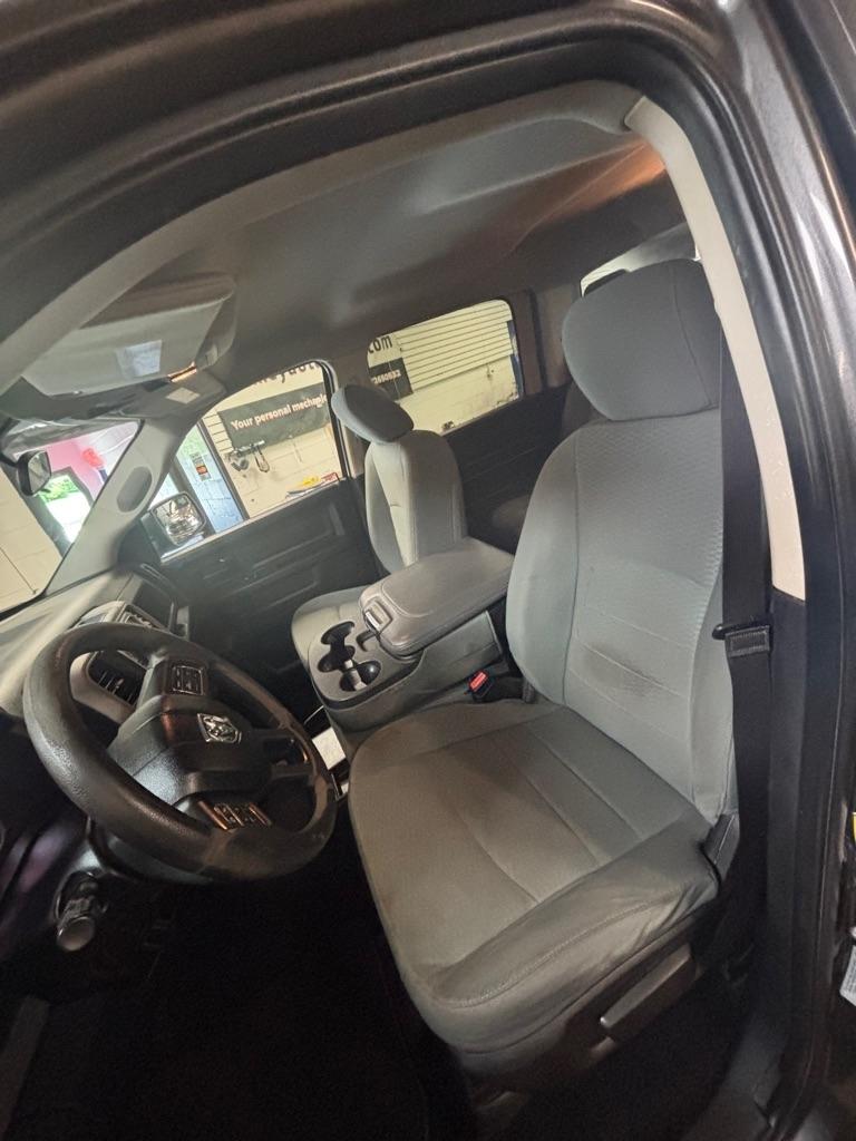 RAM 1500 Tradesman Crew Cab SWB 4WD 2017