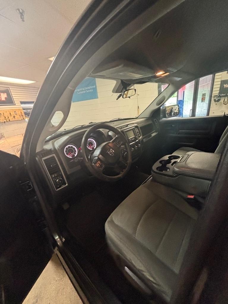 RAM 1500 Tradesman Crew Cab SWB 4WD 2017