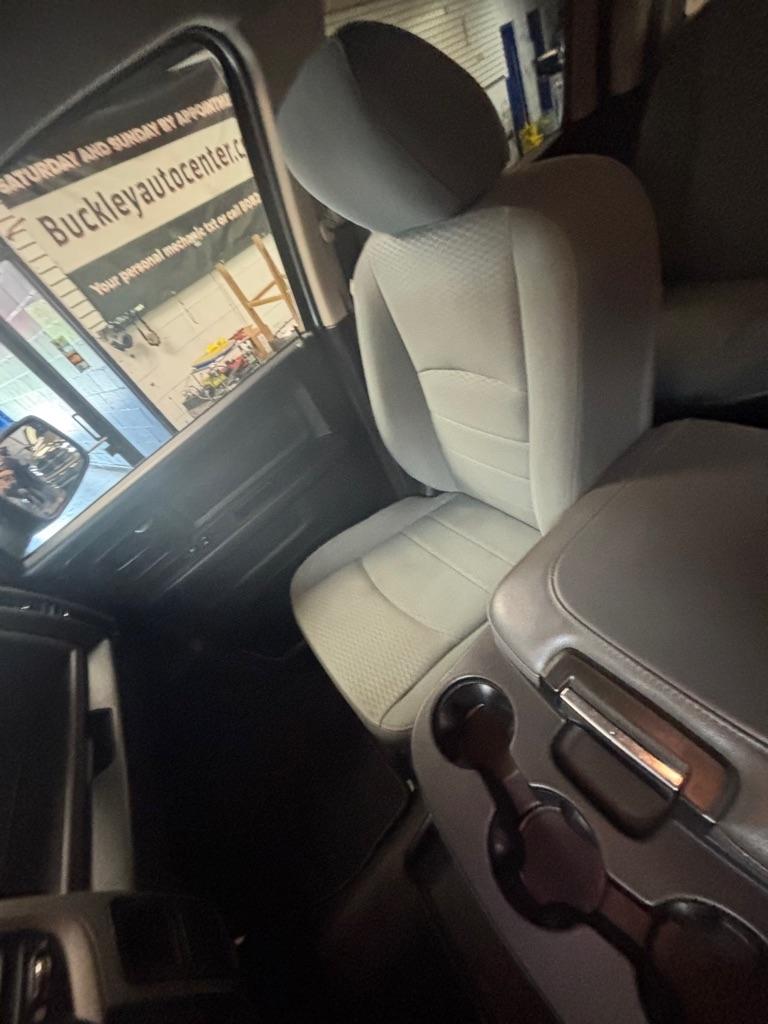 RAM 1500 Tradesman Crew Cab SWB 4WD 2017