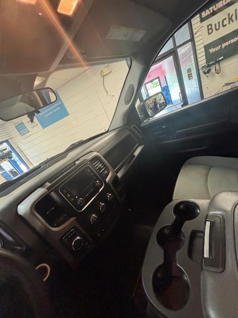 RAM 1500 Tradesman Crew Cab SWB 4WD 2017