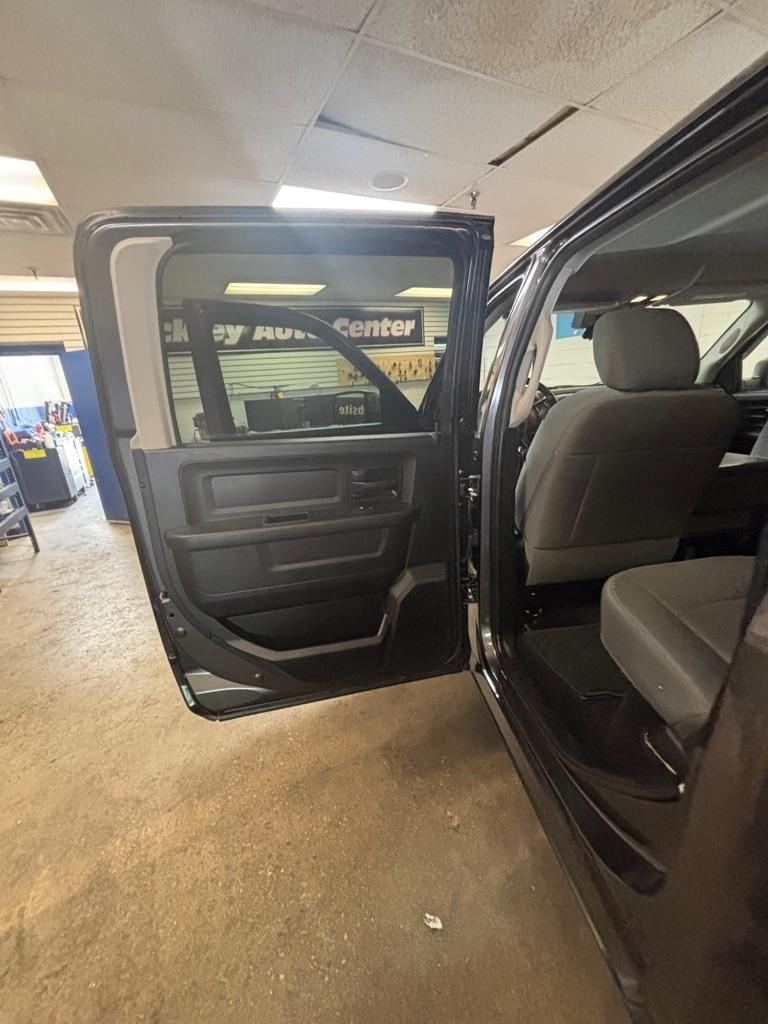 RAM 1500 Tradesman Crew Cab SWB 4WD 2017