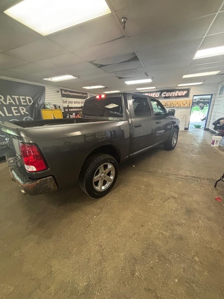 RAM 1500 Tradesman Crew Cab SWB 4WD 2017