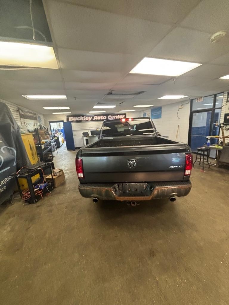 RAM 1500 Tradesman Crew Cab SWB 4WD 2017