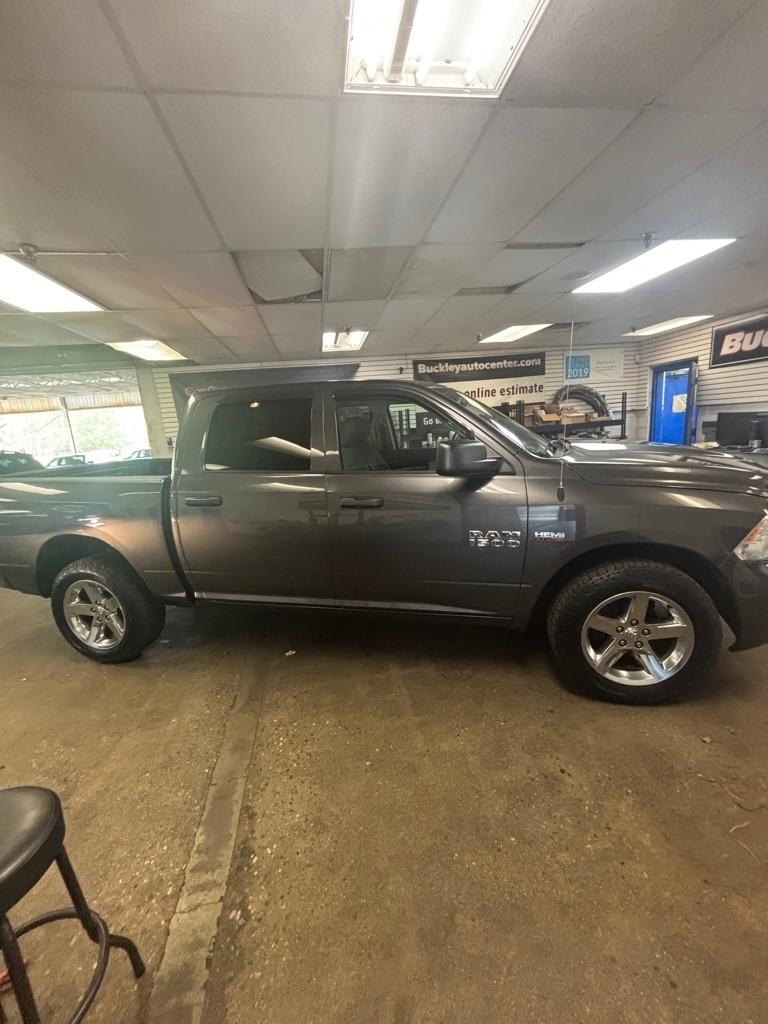 RAM 1500 Tradesman Crew Cab SWB 4WD 2017