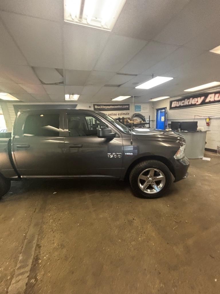 RAM 1500 Tradesman Crew Cab SWB 4WD 2017