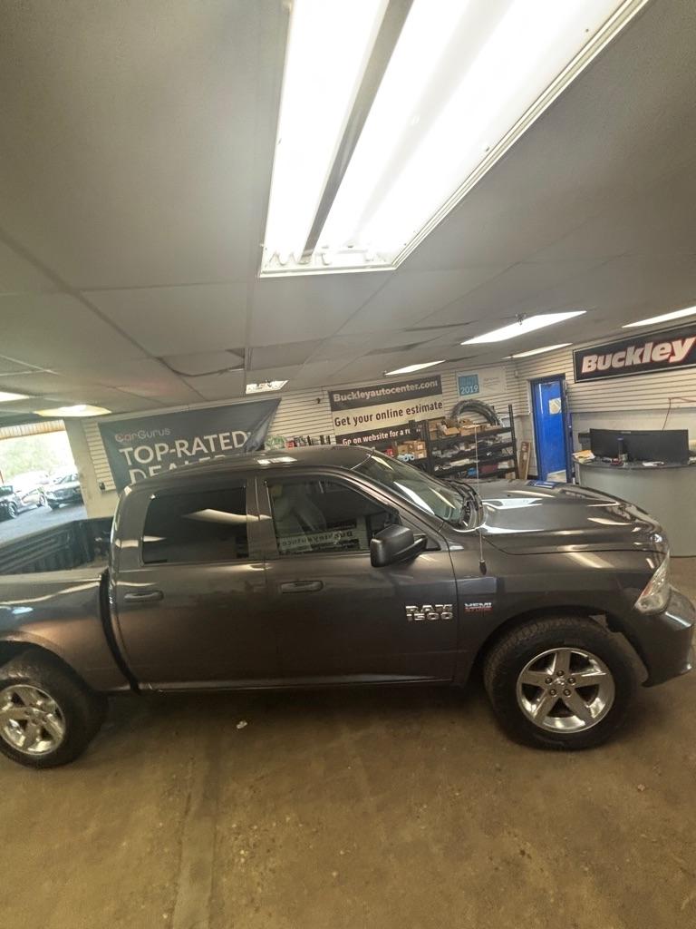 RAM 1500 Tradesman Crew Cab SWB 4WD 2017