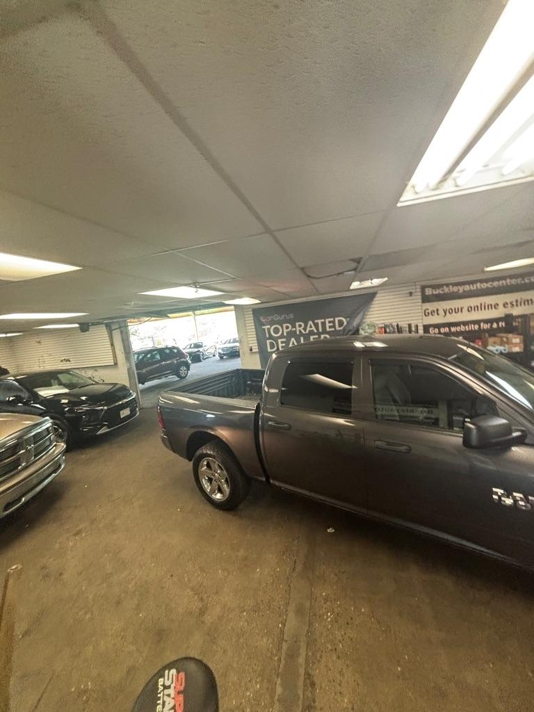 RAM 1500 Tradesman Crew Cab SWB 4WD 2017