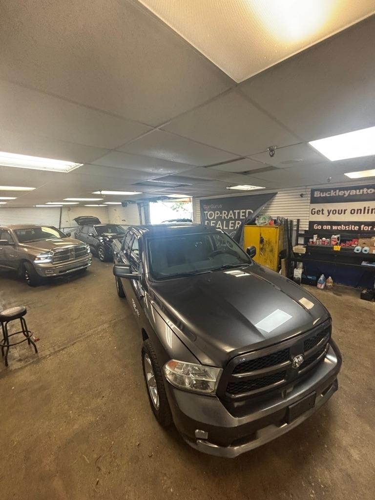 RAM 1500 Tradesman Crew Cab SWB 4WD 2017