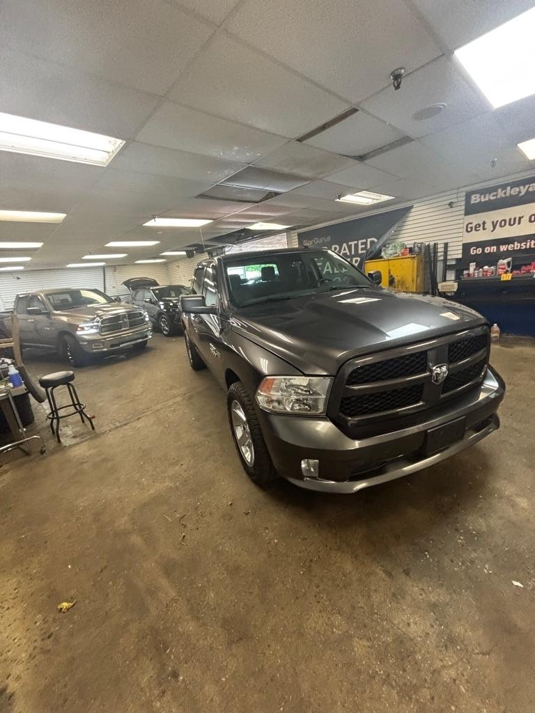 RAM 1500 Tradesman Crew Cab SWB 4WD 2017