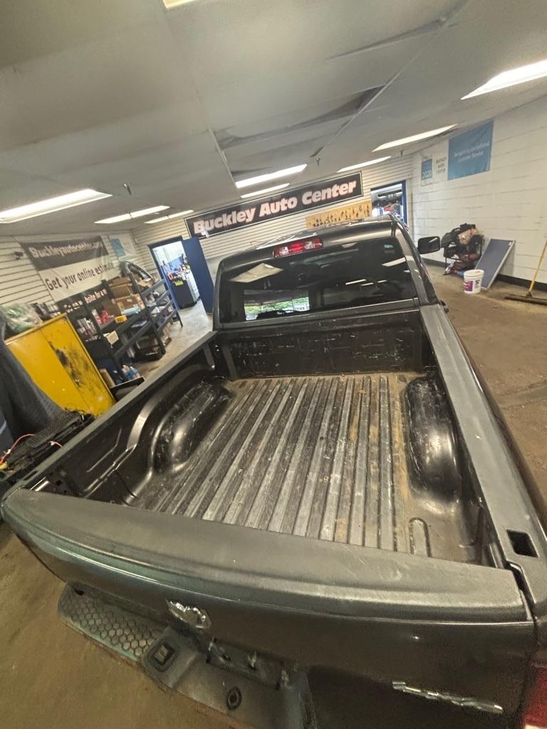 RAM 1500 Tradesman Crew Cab SWB 4WD 2017
