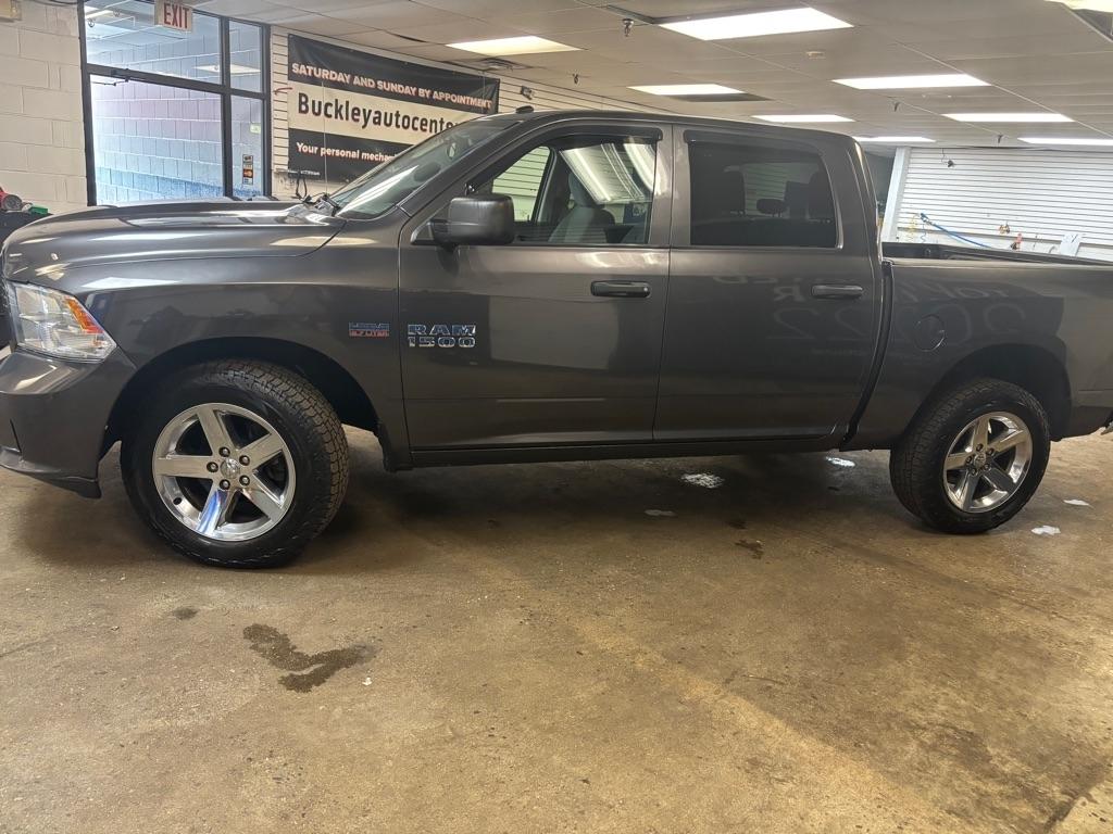 RAM 1500 Tradesman Crew Cab SWB 4WD 2017