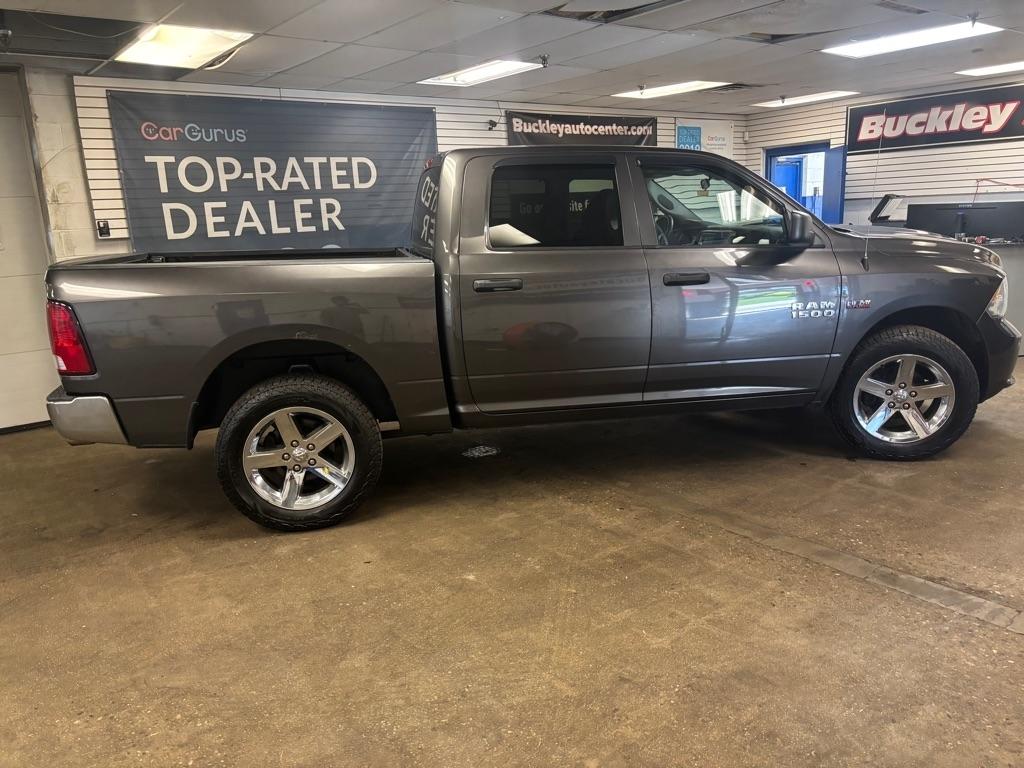 RAM 1500 Tradesman Crew Cab SWB 4WD 2017