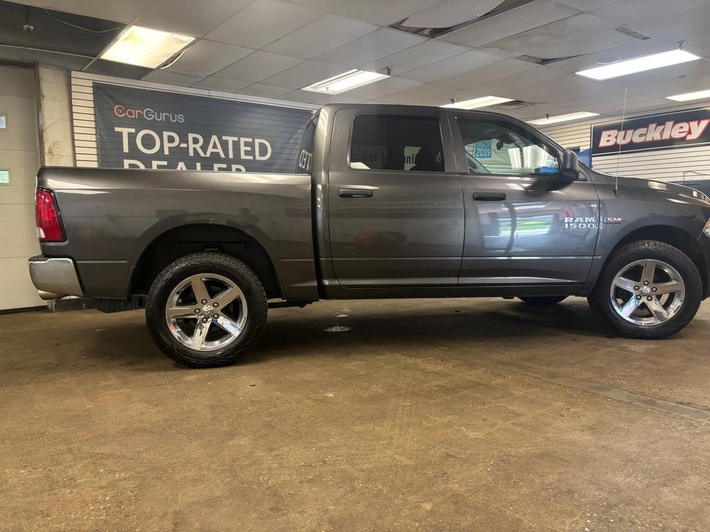 RAM 1500 Tradesman Crew Cab SWB 4WD 2017
