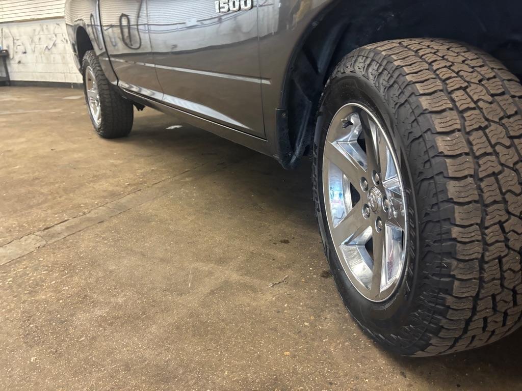 RAM 1500 Tradesman Crew Cab SWB 4WD 2017
