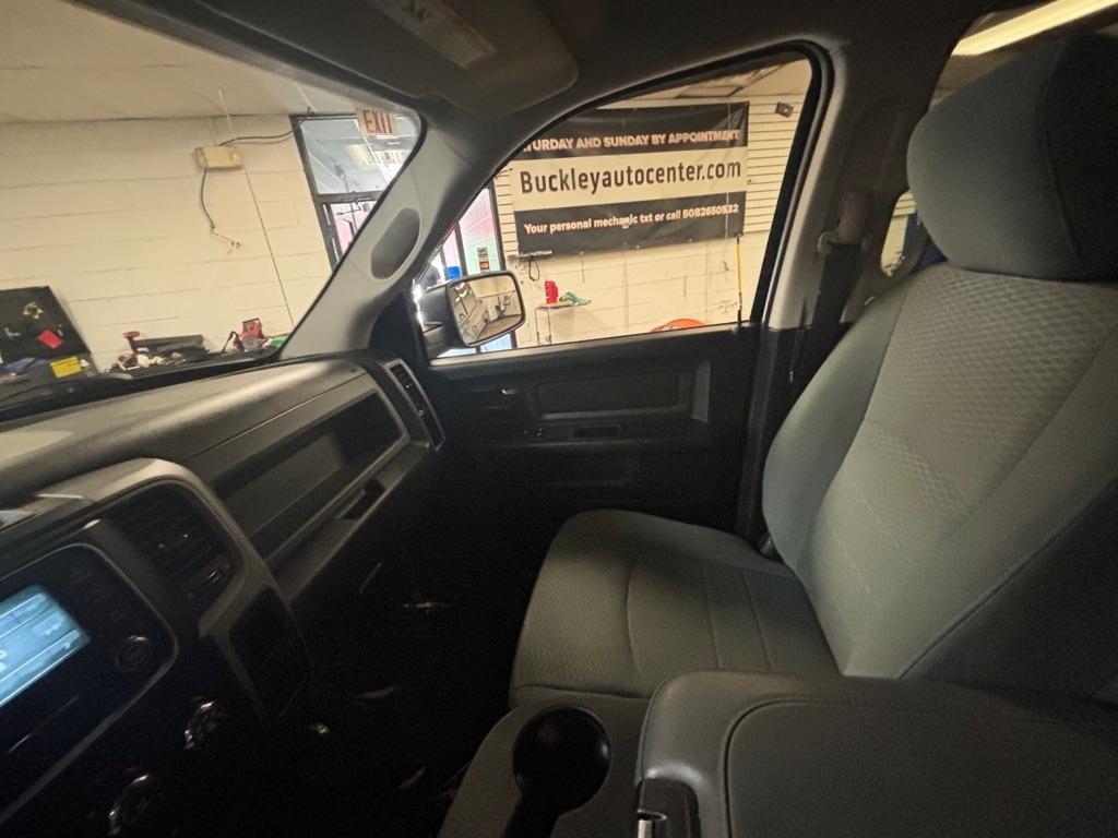 RAM 1500 Tradesman Crew Cab SWB 4WD 2017