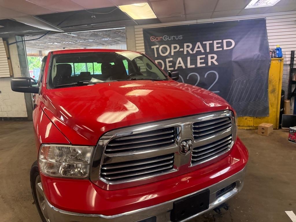 RAM 1500 SLT Quad Cab 4WD 2016