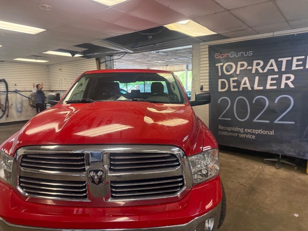 RAM 1500 SLT Quad Cab 4WD 2016