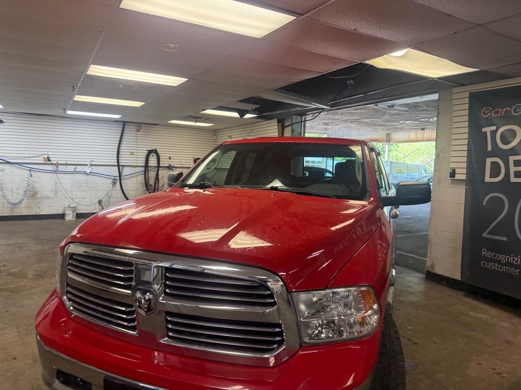 RAM 1500 SLT Quad Cab 4WD 2016