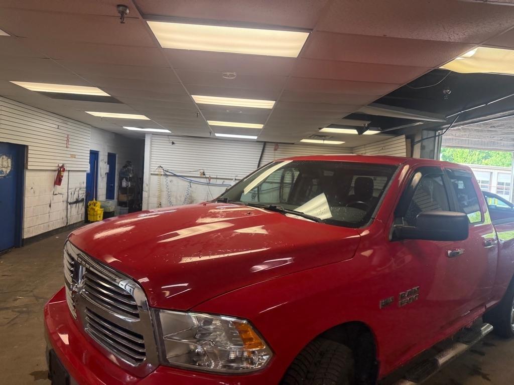 RAM 1500 SLT Quad Cab 4WD 2016