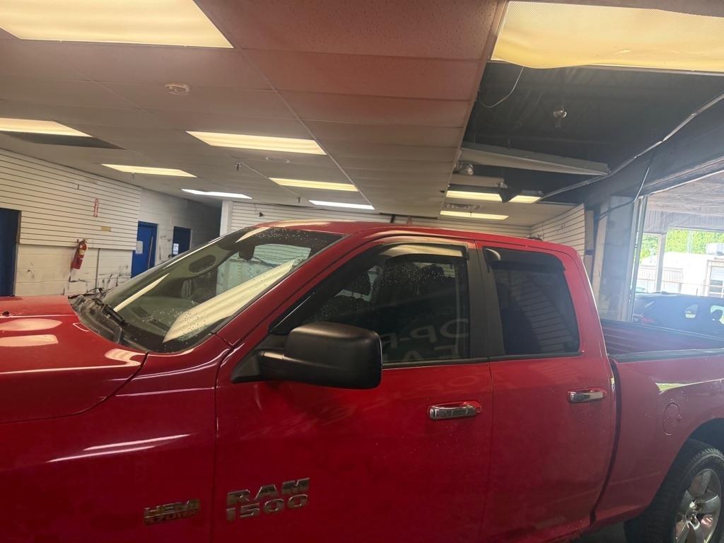 RAM 1500 SLT Quad Cab 4WD 2016