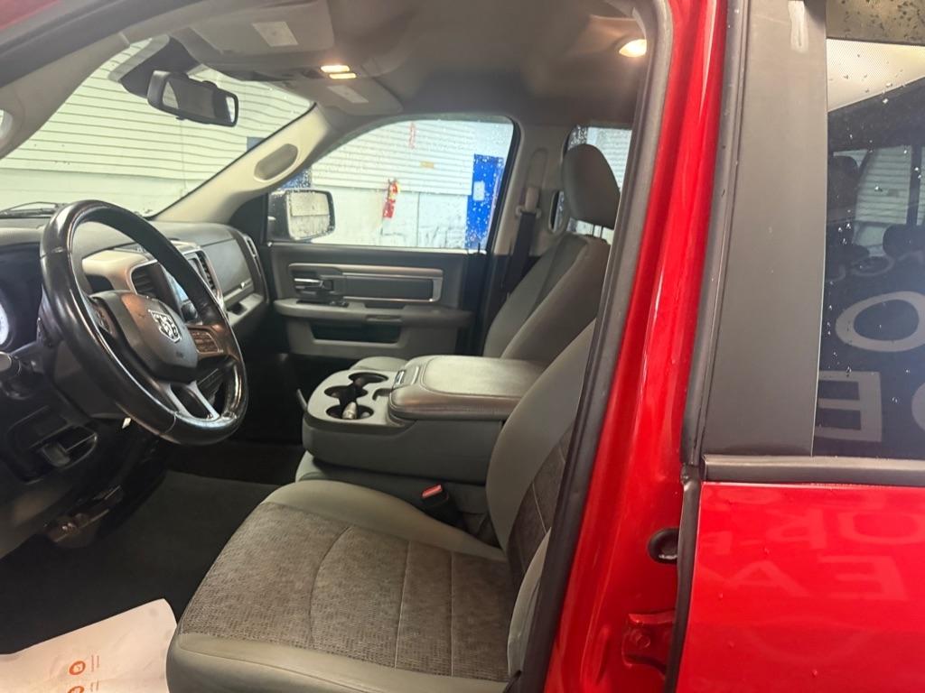 RAM 1500 SLT Quad Cab 4WD 2016