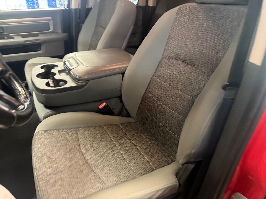 RAM 1500 SLT Quad Cab 4WD 2016