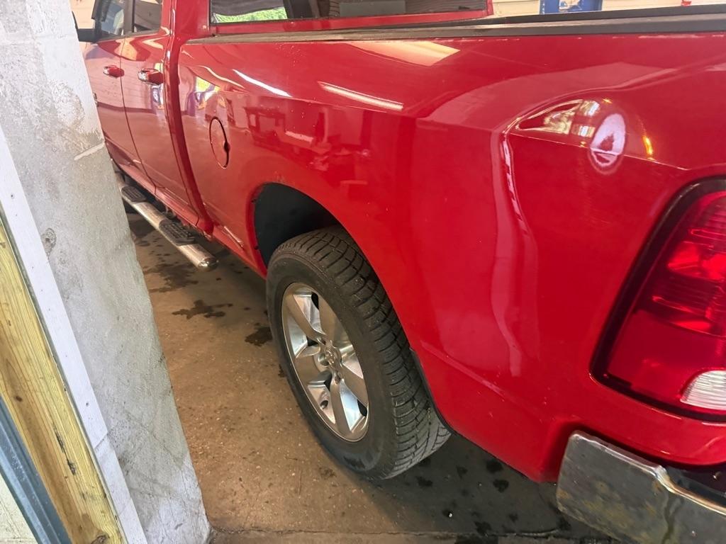 RAM 1500 SLT Quad Cab 4WD 2016