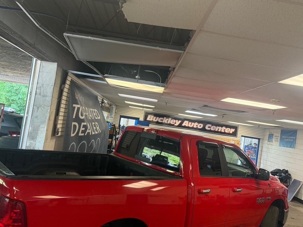 RAM 1500 SLT Quad Cab 4WD 2016