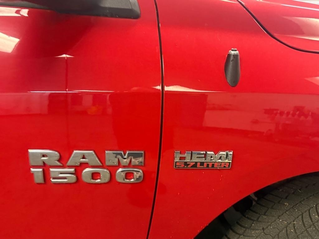 RAM 1500 SLT Quad Cab 4WD 2016