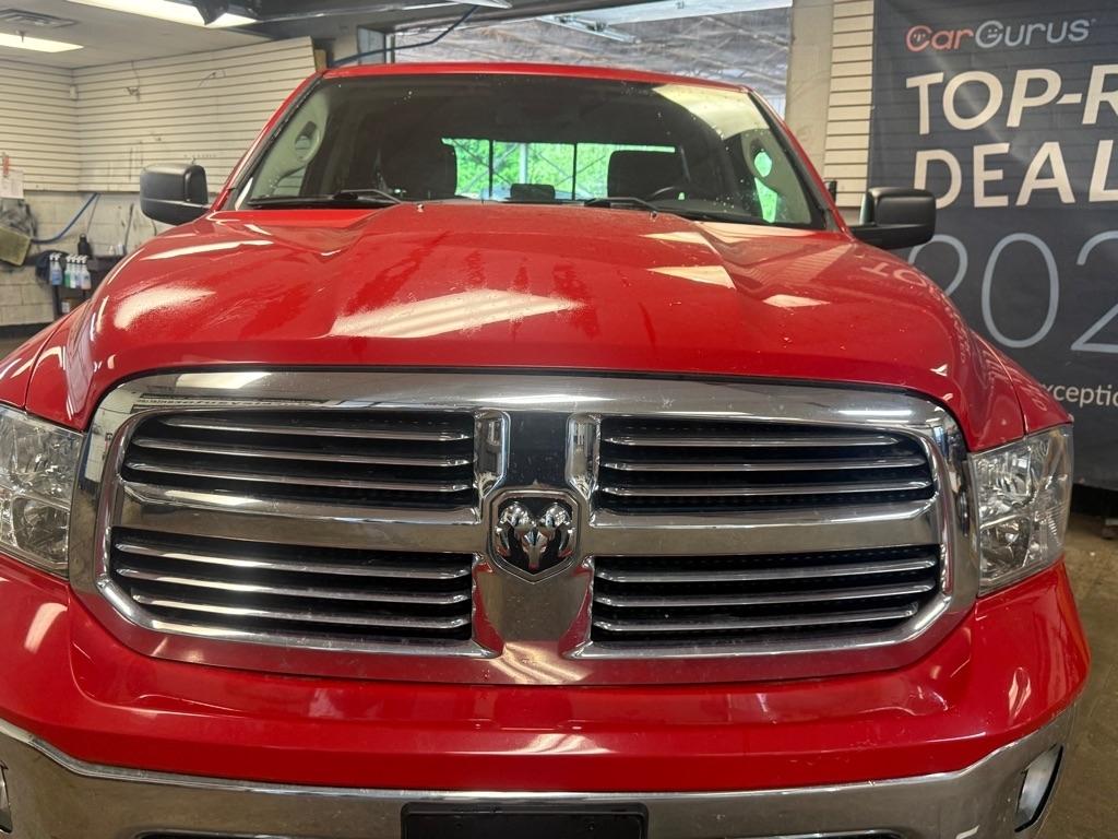 RAM 1500 SLT Quad Cab 4WD 2016