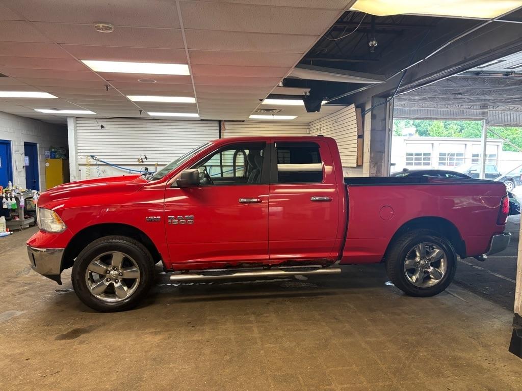 RAM 1500 SLT Quad Cab 4WD 2016
