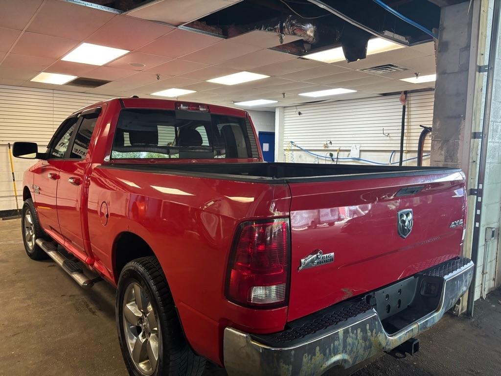 RAM 1500 SLT Quad Cab 4WD 2016