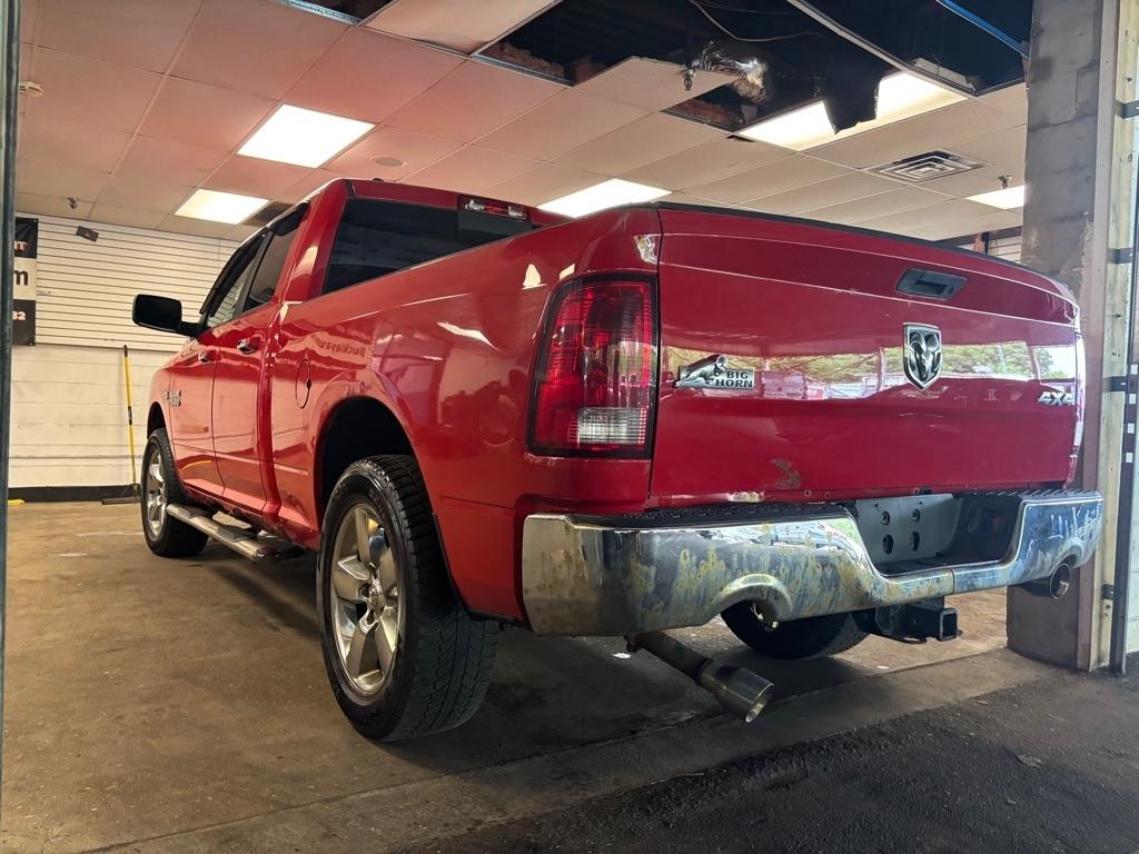 RAM 1500 SLT Quad Cab 4WD 2016