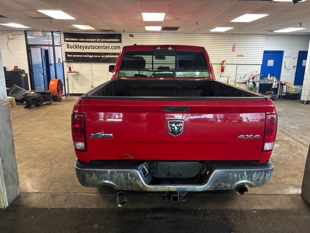 RAM 1500 SLT Quad Cab 4WD 2016
